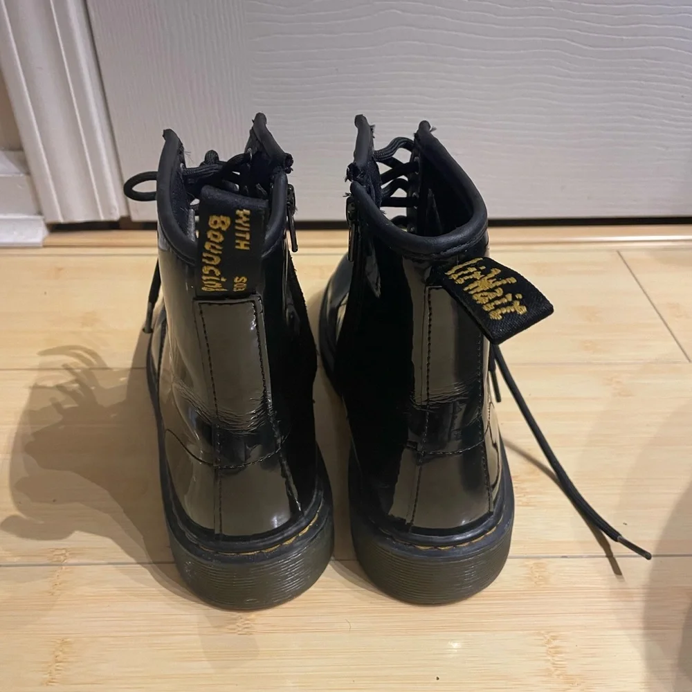 Dr. Martens Black Patent Leather Lace up boots 1460Y girls‎ 6/boys 5